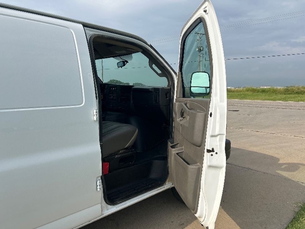 Cargo Van (Panel Van)-Light and Medium Duty Trucks-GMC-2022-Savana G23405-Dallas-TX-92,537\n\t\tmiles-$ 31,000 - Image 19