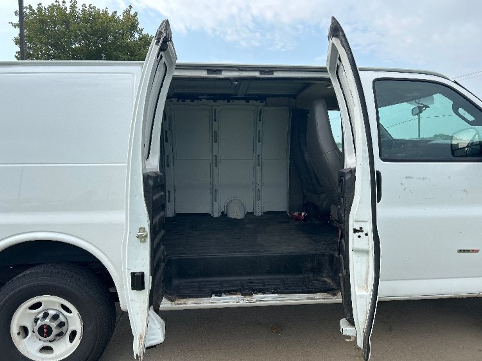 Cargo Van (Panel Van)-Light and Medium Duty Trucks-GMC-2022-Savana G23405-Dallas-TX-92,537\n\t\tmiles-$ 31,000 - Image 25