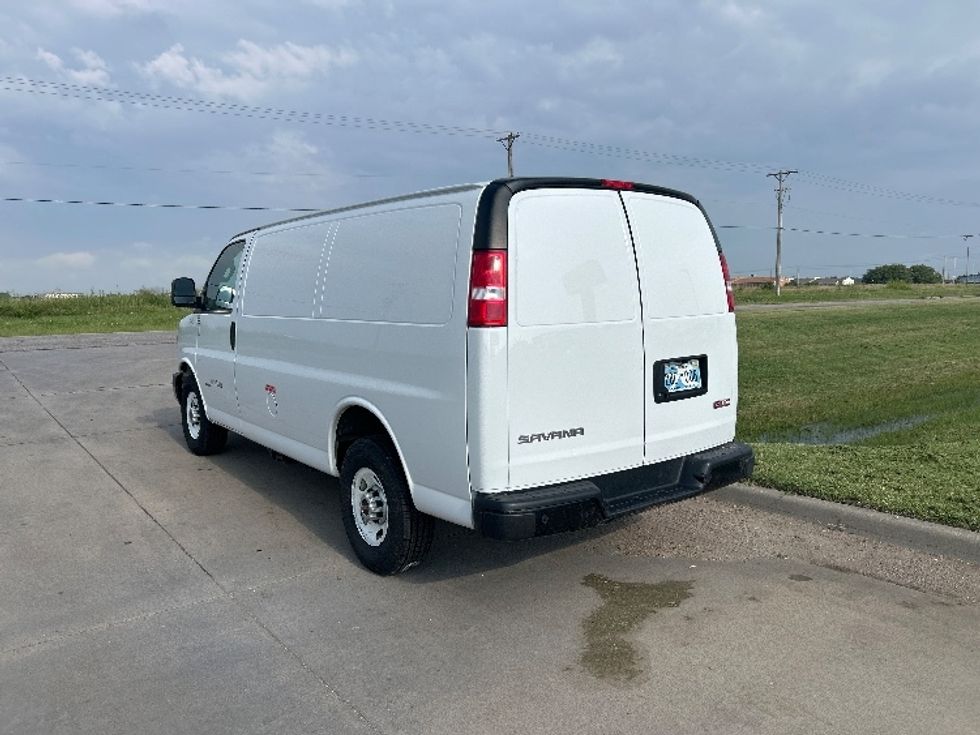 Cargo Van (Panel Van)-Light and Medium Duty Trucks-GMC-2022-Savana G23405-Dallas-TX-92,537\n\t\tmiles-$ 31,000 - Image 6