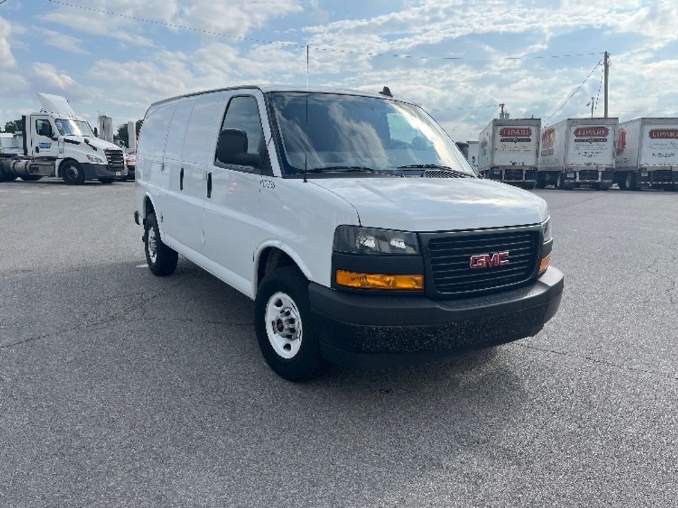 Cargo Van (Panel Van)-Light and Medium Duty Trucks-GMC-2022-Savana G23405-Fort Wayne-IN-102,632\n\t\tmiles-$ 24,750 - Image 1