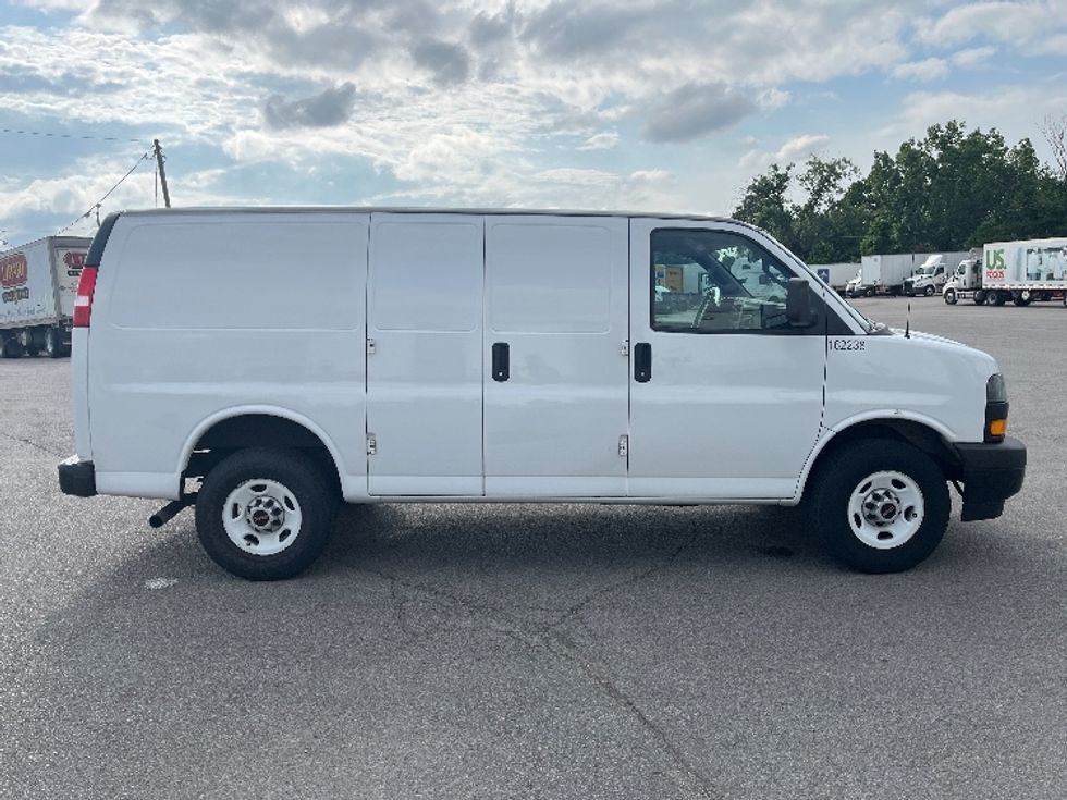 Cargo Van (Panel Van)-Light and Medium Duty Trucks-GMC-2022-Savana G23405-Fort Wayne-IN-102,632\n\t\tmiles-$ 24,750 - Image 15