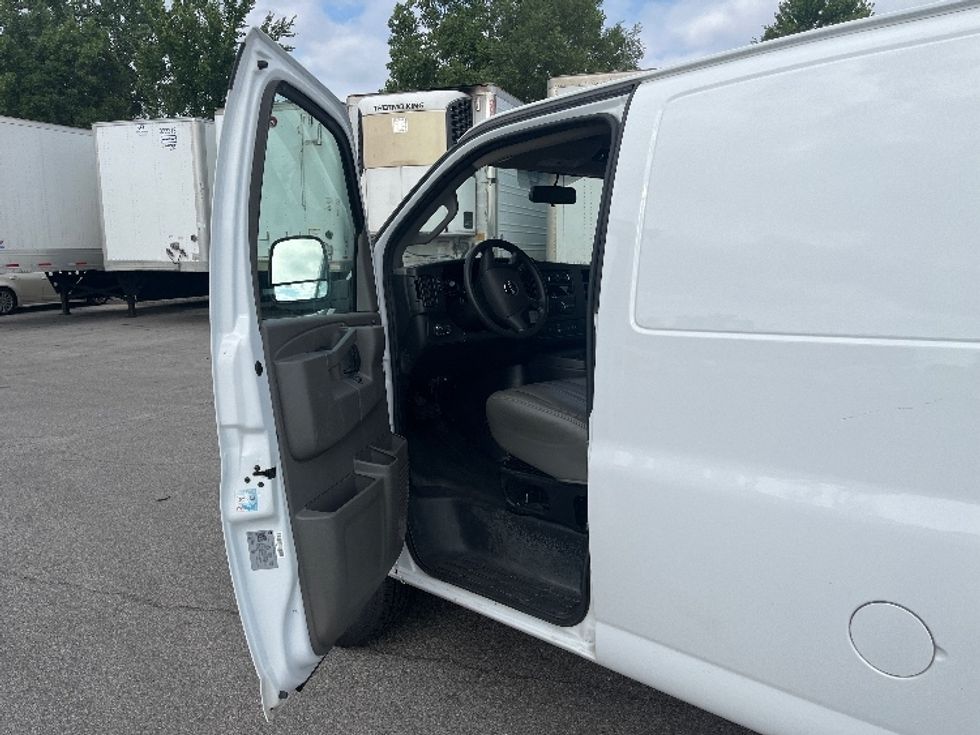Cargo Van (Panel Van)-Light and Medium Duty Trucks-GMC-2022-Savana G23405-Fort Wayne-IN-102,632\n\t\tmiles-$ 24,750 - Image 16