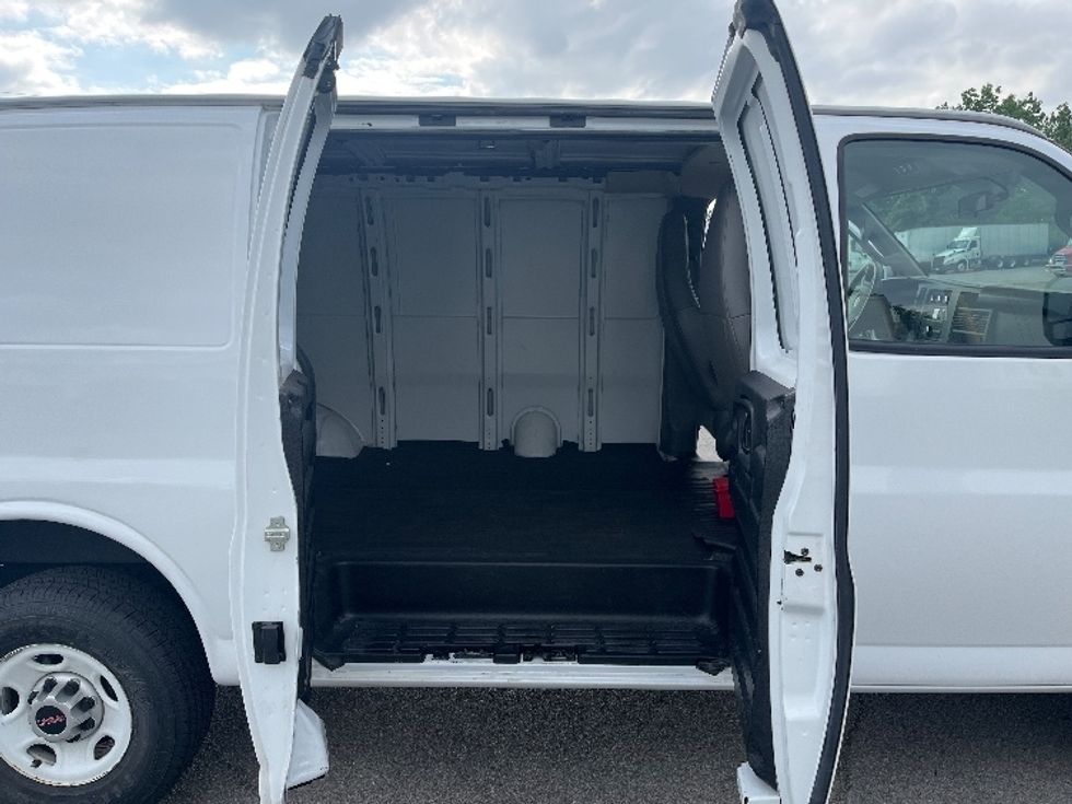 Cargo Van (Panel Van)-Light and Medium Duty Trucks-GMC-2022-Savana G23405-Fort Wayne-IN-102,632\n\t\tmiles-$ 24,750 - Image 26