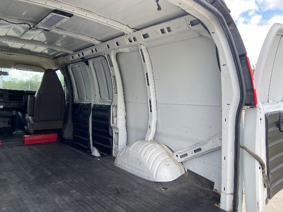 Cargo Van (Panel Van)-Light and Medium Duty Trucks-GMC-2022-Savana G23405-San Antonio-TX-118,950\n\t\tmiles-$ 27,750 - Image 11