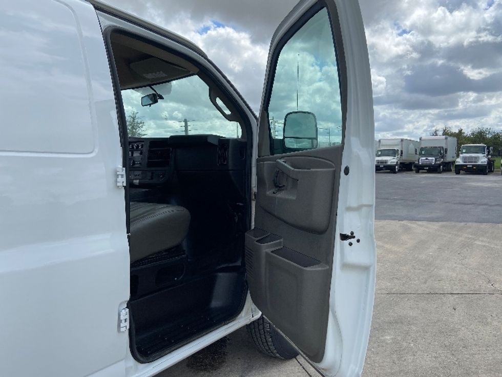 Cargo Van (Panel Van)-Light and Medium Duty Trucks-GMC-2022-Savana G23405-San Antonio-TX-118,950\n\t\tmiles-$ 27,750 - Image 19