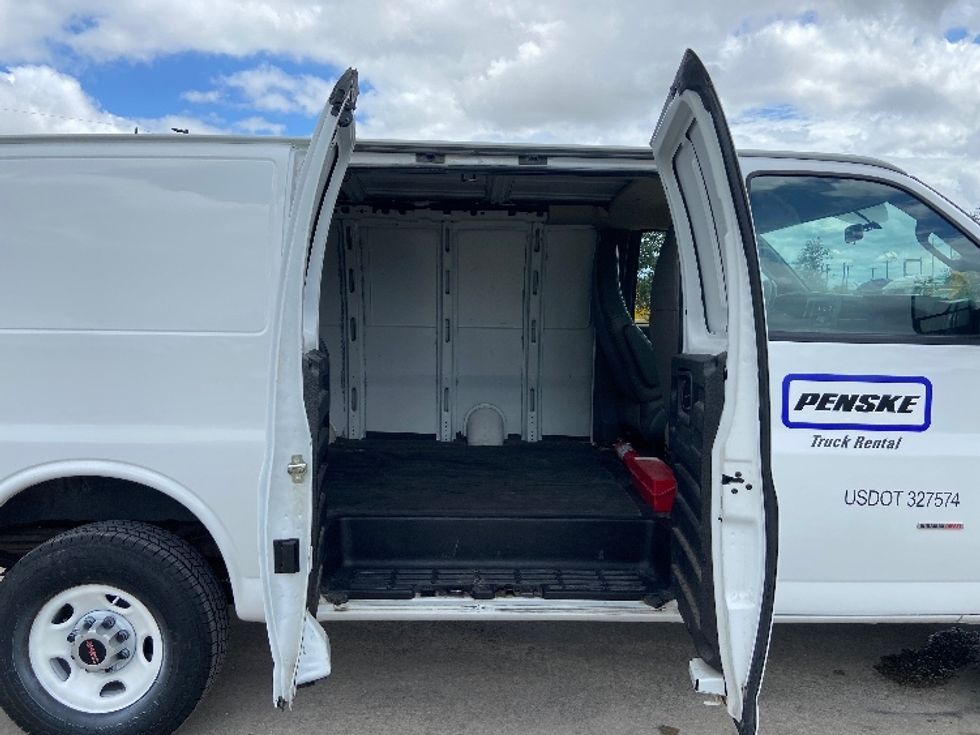 Cargo Van (Panel Van)-Light and Medium Duty Trucks-GMC-2022-Savana G23405-San Antonio-TX-118,950\n\t\tmiles-$ 27,750 - Image 24
