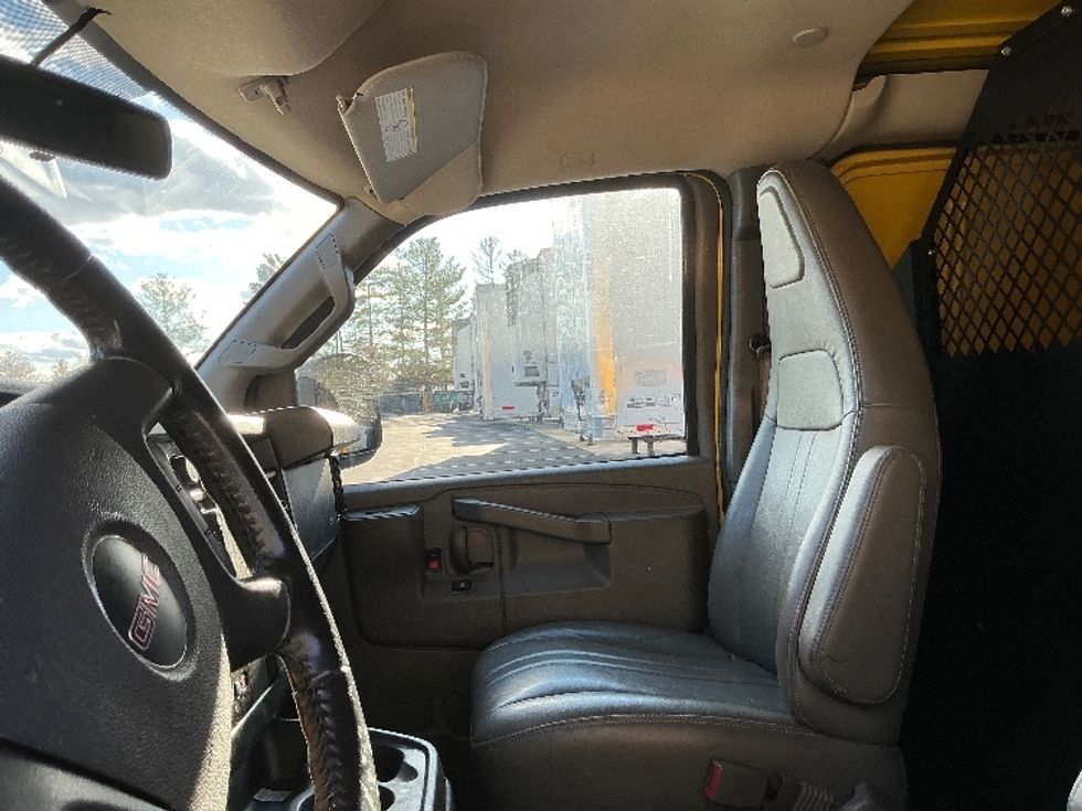 Cargo Van (Panel Van)-Light and Medium Duty Trucks-GMC-2022-Savana G23405-Sterling-VA-104,991\n\t\tmiles-$ 23,250 - Image 15