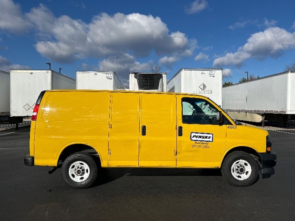 Cargo Van (Panel Van)-Light and Medium Duty Trucks-GMC-2022-Savana G23405-Sterling-VA-105,950\n\t\tmiles-$ 21,750 - Image 15