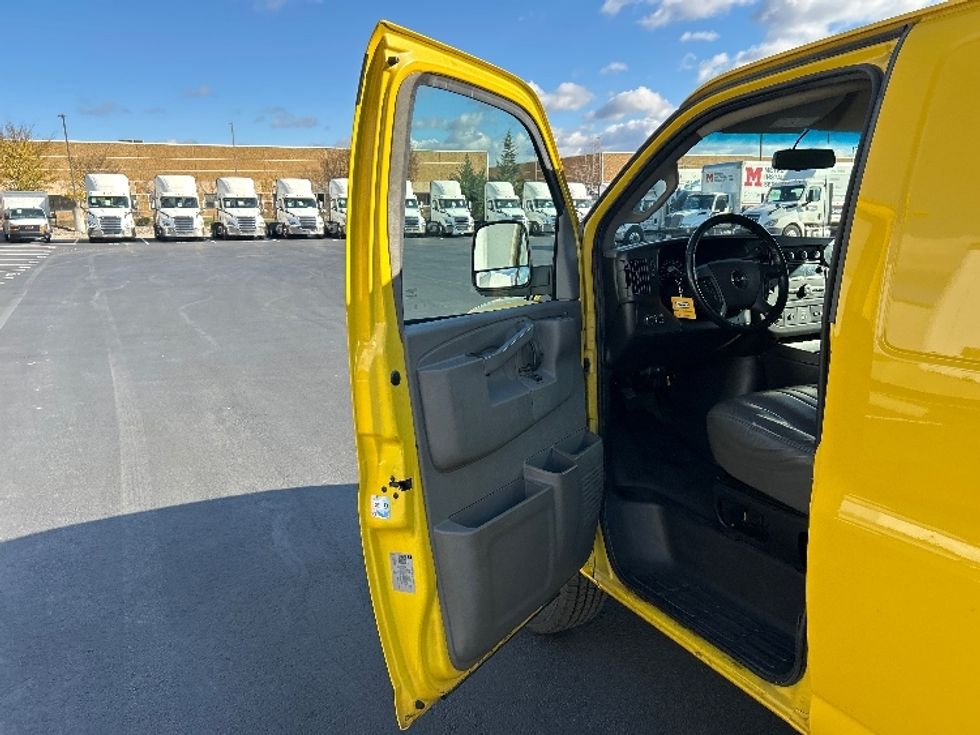Cargo Van (Panel Van)-Light and Medium Duty Trucks-GMC-2022-Savana G23405-Sterling-VA-105,950\n\t\tmiles-$ 21,750 - Image 16
