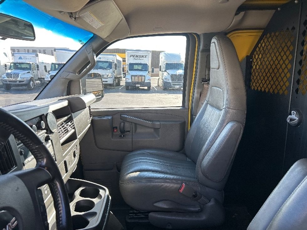 Cargo Van (Panel Van)-Light and Medium Duty Trucks-GMC-2022-Savana G23405-Sterling-VA-105,950\n\t\tmiles-$ 21,750 - Image 19