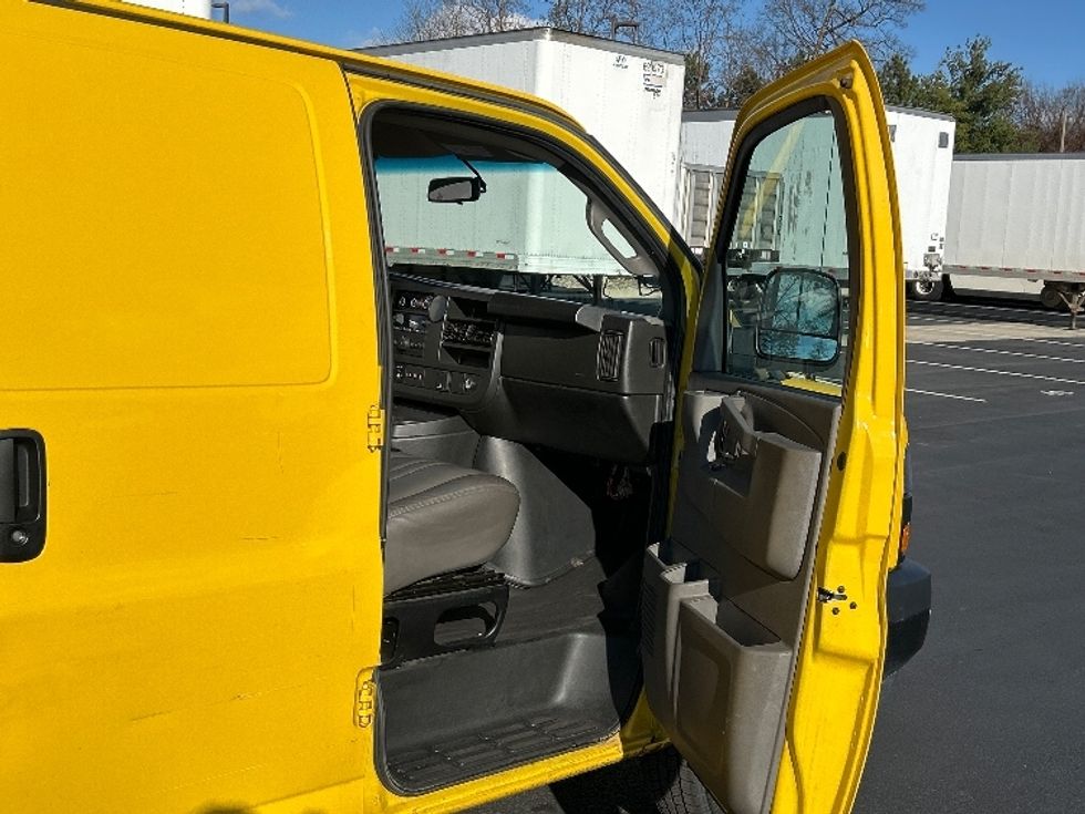 Cargo Van (Panel Van)-Light and Medium Duty Trucks-GMC-2022-Savana G23405-Sterling-VA-105,950\n\t\tmiles-$ 21,750 - Image 20