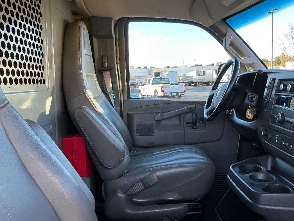 Cargo Van (Panel Van)-Light and Medium Duty Trucks-GMC-2022-Savana G23405-Sterling-VA-107,741\n\t\tmiles-$ 22,750 - Image 18