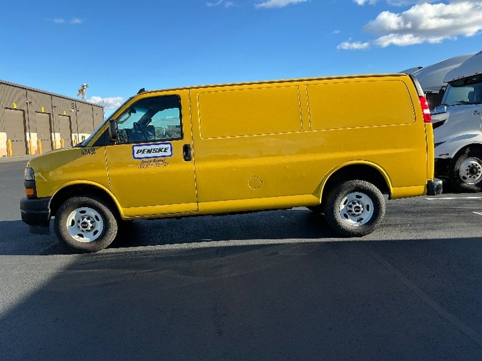 Cargo Van (Panel Van)-Light and Medium Duty Trucks-GMC-2022-Savana G23405-Sterling-VA-107,741\n\t\tmiles-$ 22,750 - Image 4