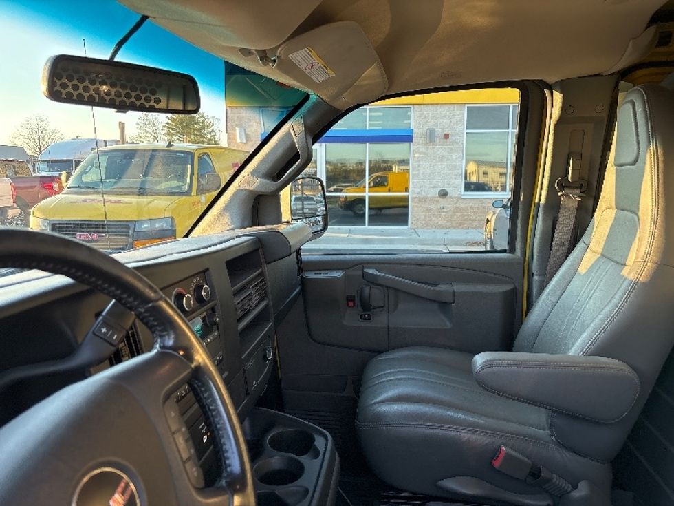 Cargo Van (Panel Van)-Light and Medium Duty Trucks-GMC-2022-Savana G23405-Sterling-VA-110,620\n\t\tmiles-$ 22,750 - Image 19