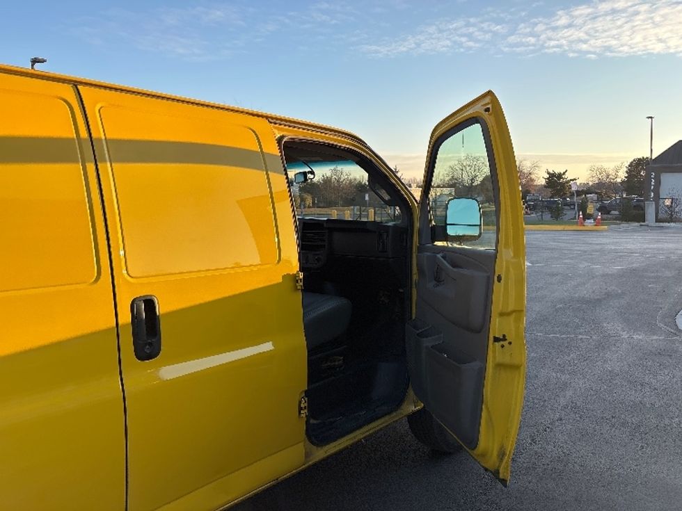 Cargo Van (Panel Van)-Light and Medium Duty Trucks-GMC-2022-Savana G23405-Sterling-VA-110,620\n\t\tmiles-$ 22,750 - Image 20
