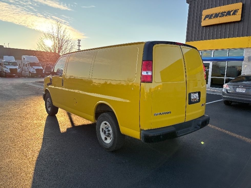 Cargo Van (Panel Van)-Light and Medium Duty Trucks-GMC-2022-Savana G23405-Sterling-VA-110,620\n\t\tmiles-$ 22,750 - Image 6