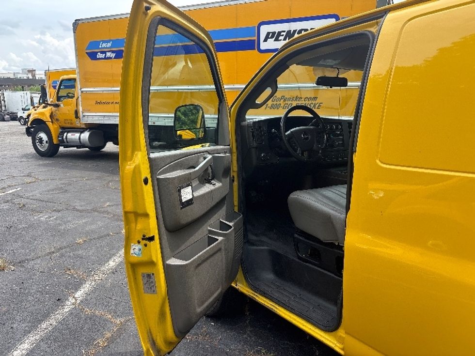 Cargo Van (Panel Van)-Light and Medium Duty Trucks-GMC-2022-Savana G23405-Sterling-VA-84,450\n\t\tmiles-$ 25,750 - Image 14