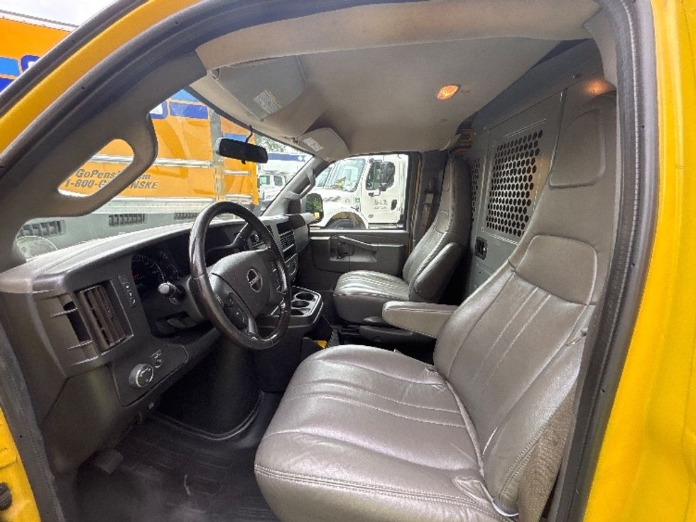 Cargo Van (Panel Van)-Light and Medium Duty Trucks-GMC-2022-Savana G23405-Sterling-VA-84,450\n\t\tmiles-$ 25,750 - Image 17
