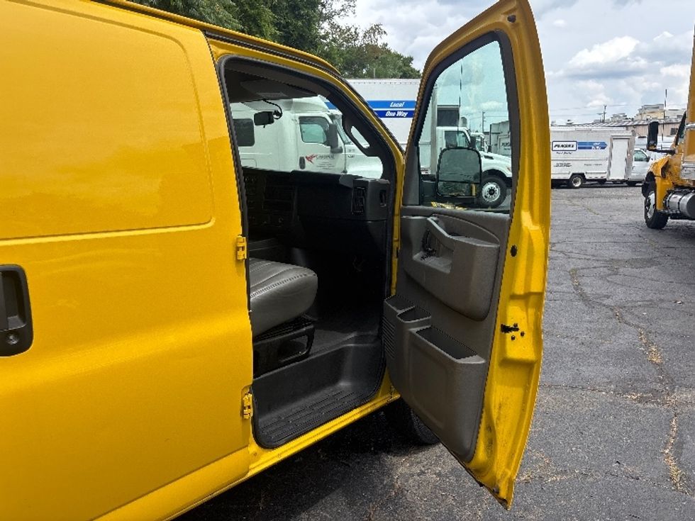 Cargo Van (Panel Van)-Light and Medium Duty Trucks-GMC-2022-Savana G23405-Sterling-VA-84,450\n\t\tmiles-$ 25,750 - Image 18