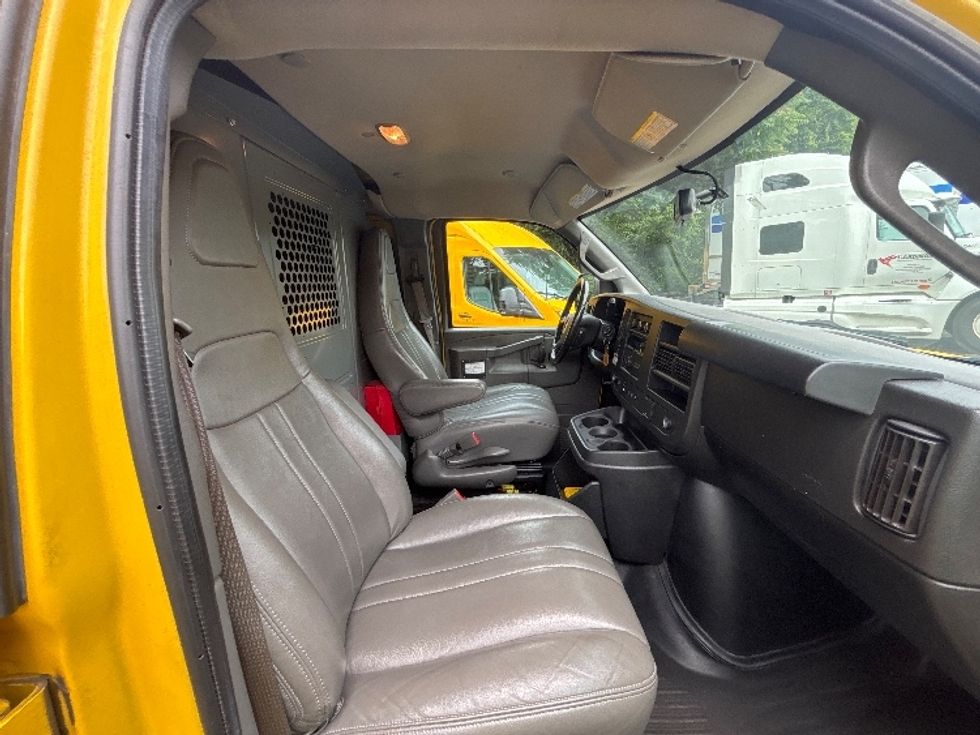 Cargo Van (Panel Van)-Light and Medium Duty Trucks-GMC-2022-Savana G23405-Sterling-VA-84,450\n\t\tmiles-$ 25,750 - Image 20