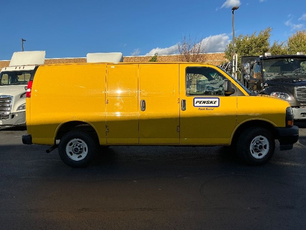 Cargo Van (Panel Van)-Light and Medium Duty Trucks-GMC-2022-Savana G23405-Sterling-VA-93,448\n\t\tmiles-$ 25,000 - Image 11