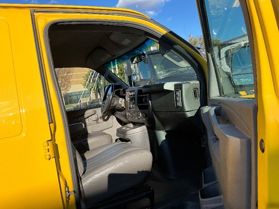 Cargo Van (Panel Van)-Light and Medium Duty Trucks-GMC-2022-Savana G23405-Sterling-VA-93,448\n\t\tmiles-$ 25,000 - Image 16