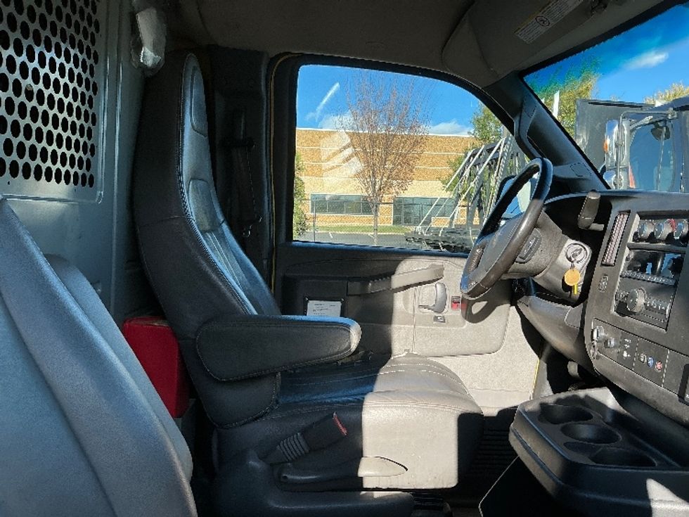 Cargo Van (Panel Van)-Light and Medium Duty Trucks-GMC-2022-Savana G23405-Sterling-VA-93,448\n\t\tmiles-$ 25,000 - Image 18