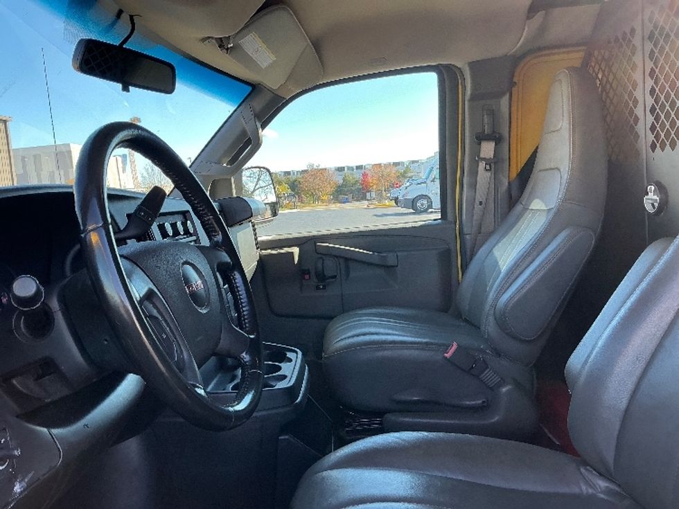 Cargo Van (Panel Van)-Light and Medium Duty Trucks-GMC-2022-Savana G23405-Sterling-VA-96,128\n\t\tmiles-$ 24,500 - Image 15