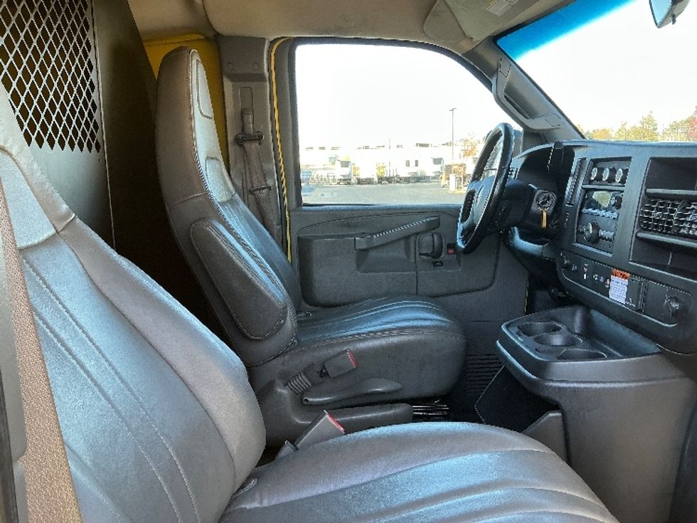 Cargo Van (Panel Van)-Light and Medium Duty Trucks-GMC-2022-Savana G23405-Sterling-VA-96,128\n\t\tmiles-$ 24,500 - Image 18