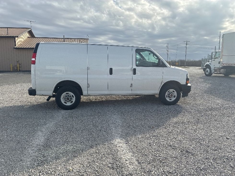Cargo Van (Panel Van)-Light and Medium Duty Trucks-GMC-2022-Savana G23405-Wabash-IN-128,421\n\t\tmiles-$ 22,000 - Image 15
