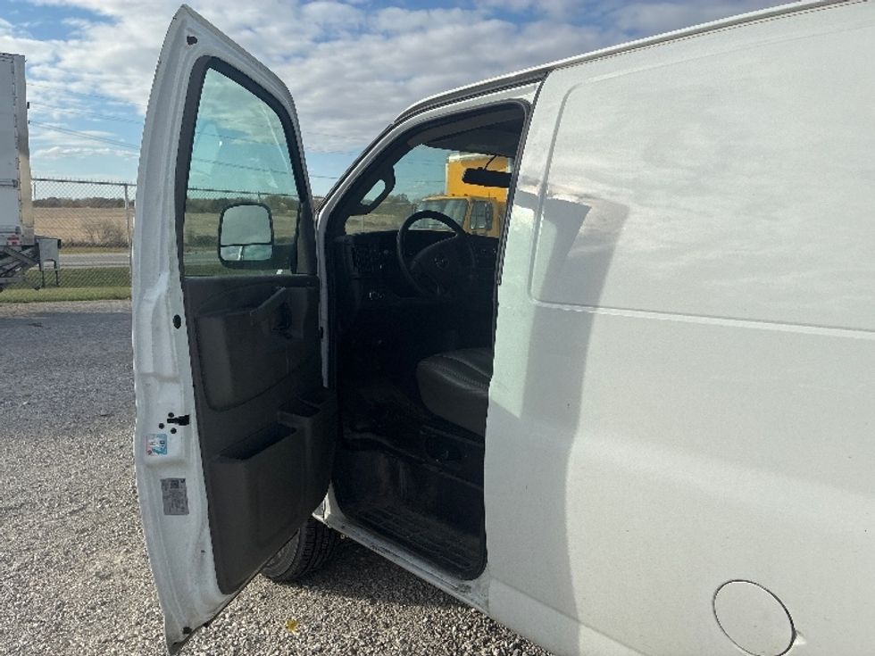 Cargo Van (Panel Van)-Light and Medium Duty Trucks-GMC-2022-Savana G23405-Wabash-IN-128,421\n\t\tmiles-$ 22,000 - Image 16