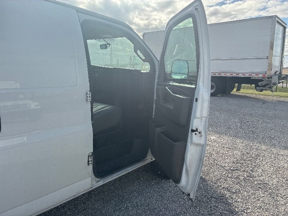 Cargo Van (Panel Van)-Light and Medium Duty Trucks-GMC-2022-Savana G23405-Wabash-IN-128,421\n\t\tmiles-$ 22,000 - Image 20