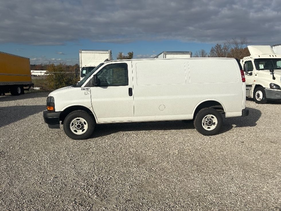 Cargo Van (Panel Van)-Light and Medium Duty Trucks-GMC-2022-Savana G23405-Wabash-IN-128,421\n\t\tmiles-$ 22,000 - Image 4