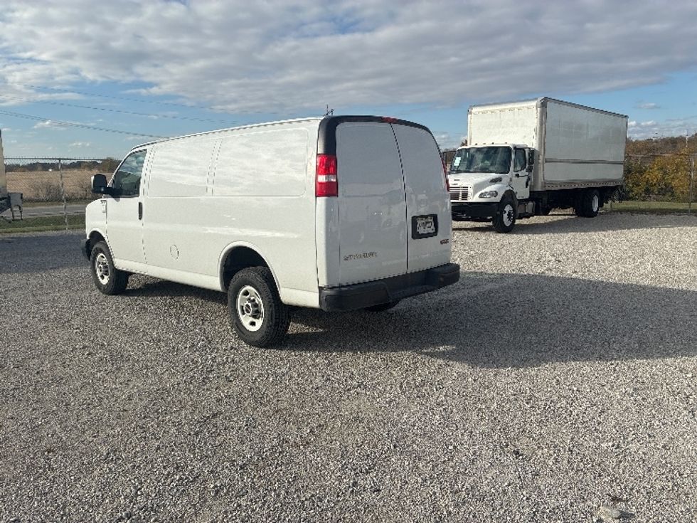 Cargo Van (Panel Van)-Light and Medium Duty Trucks-GMC-2022-Savana G23405-Wabash-IN-128,421\n\t\tmiles-$ 22,000 - Image 6