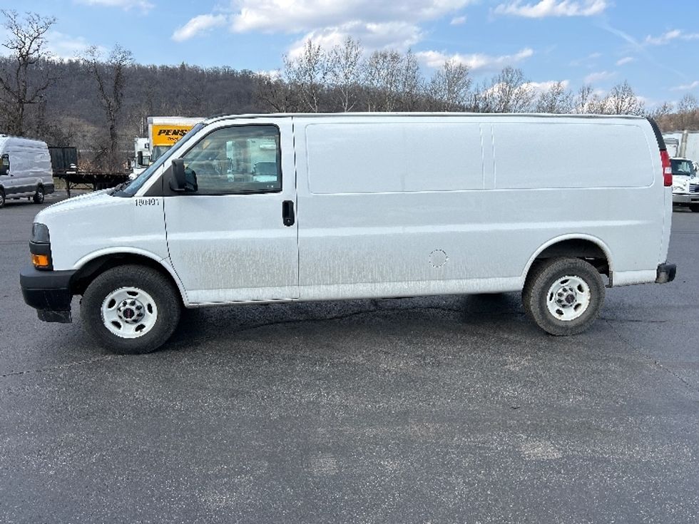 Cargo Van (Panel Van)-Light and Medium Duty Trucks-GMC-2022-Savana G23705-Middlefield-OH-81,015\n\t\tmiles-$ 35,250 - Image 4