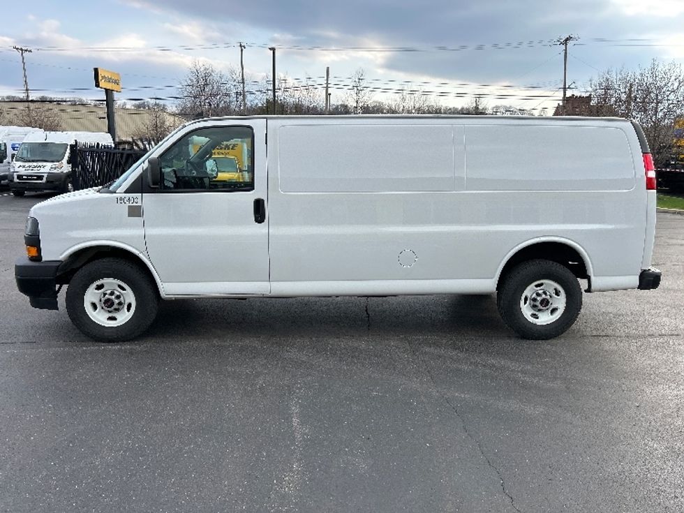 Cargo Van (Panel Van)-Light and Medium Duty Trucks-GMC-2022-Savana G23705-Middlefield-OH-90,255\n\t\tmiles-$ 34,250 - Image 4