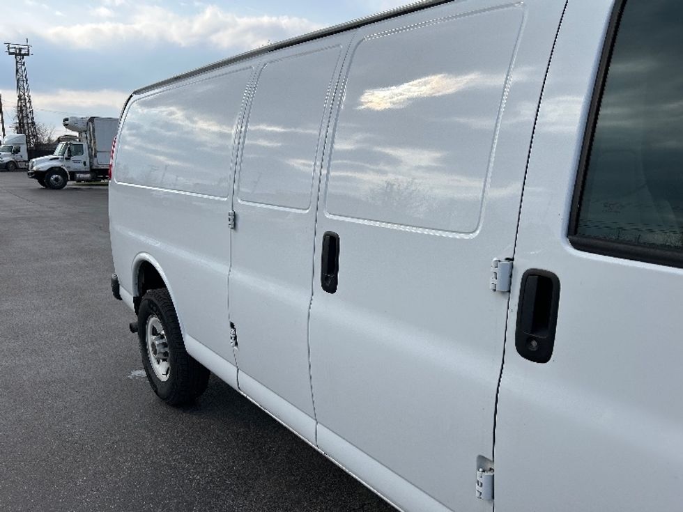 Cargo Van (Panel Van)-Light and Medium Duty Trucks-GMC-2022-Savana G23705-Pittsburgh-PA-70,367\n\t\tmiles-$ 33,750 - Image 24