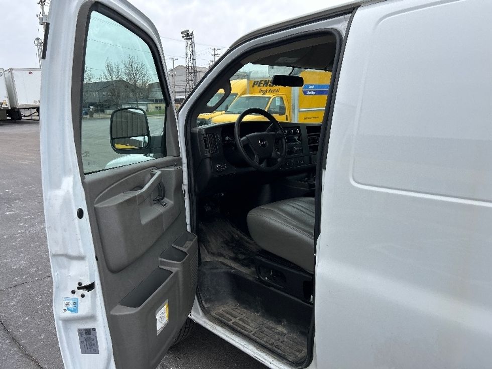 Cargo Van (Panel Van)-Light and Medium Duty Trucks-GMC-2022-Savana G23705-Pittsburgh-PA-94,488\n\t\tmiles-$ 31,500 - Image 15