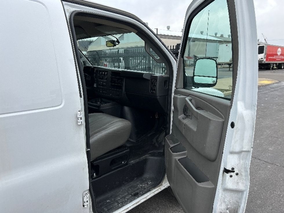 Cargo Van (Panel Van)-Light and Medium Duty Trucks-GMC-2022-Savana G23705-Pittsburgh-PA-94,488\n\t\tmiles-$ 31,500 - Image 19
