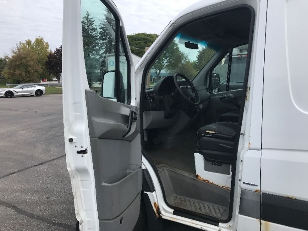Cargo Van (Panel Van)-Light and Medium Duty Trucks-Mercedes-2010-Sprinter-Pewaukee-WI-195,123\n\t\tmiles-$ 8,500 - Image 15
