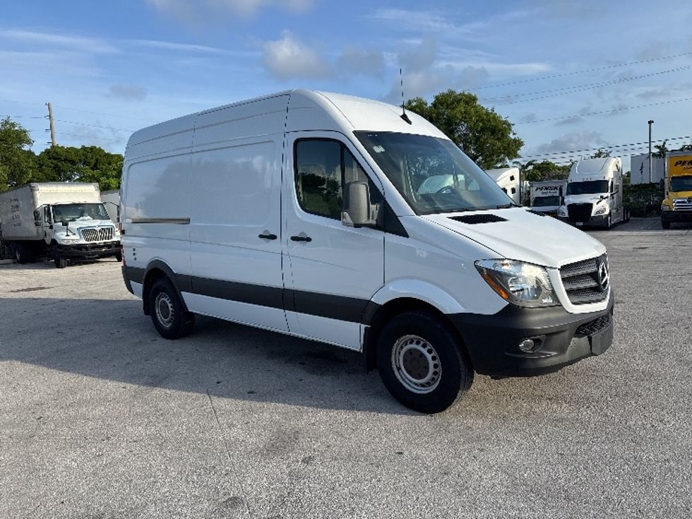 Cargo Van (Panel Van)-Light and Medium Duty Trucks-Mercedes-2018-Sprinter-Medley-FL-162,425\n\t\tmiles-$ 31,500 - Image 1
