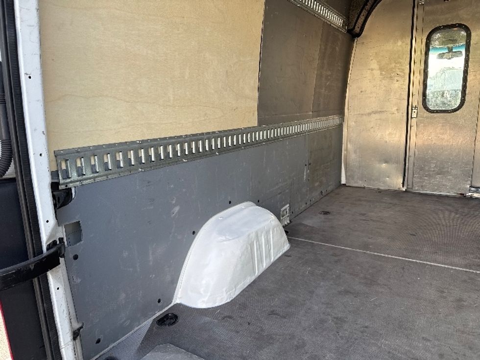 Cargo Van (Panel Van)-Light and Medium Duty Trucks-Mercedes-2018-Sprinter-Medley-FL-162,425\n\t\tmiles-$ 31,500 - Image 11