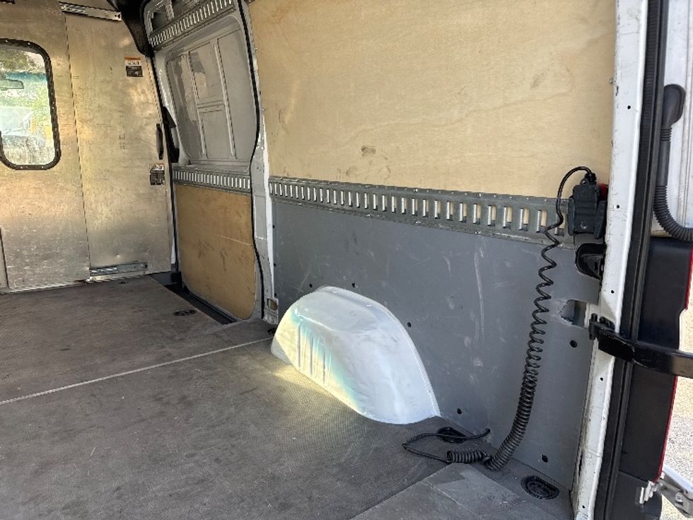Cargo Van (Panel Van)-Light and Medium Duty Trucks-Mercedes-2018-Sprinter-Medley-FL-162,425\n\t\tmiles-$ 31,500 - Image 12