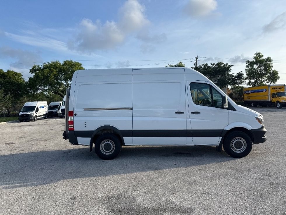Cargo Van (Panel Van)-Light and Medium Duty Trucks-Mercedes-2018-Sprinter-Medley-FL-162,425\n\t\tmiles-$ 31,500 - Image 15
