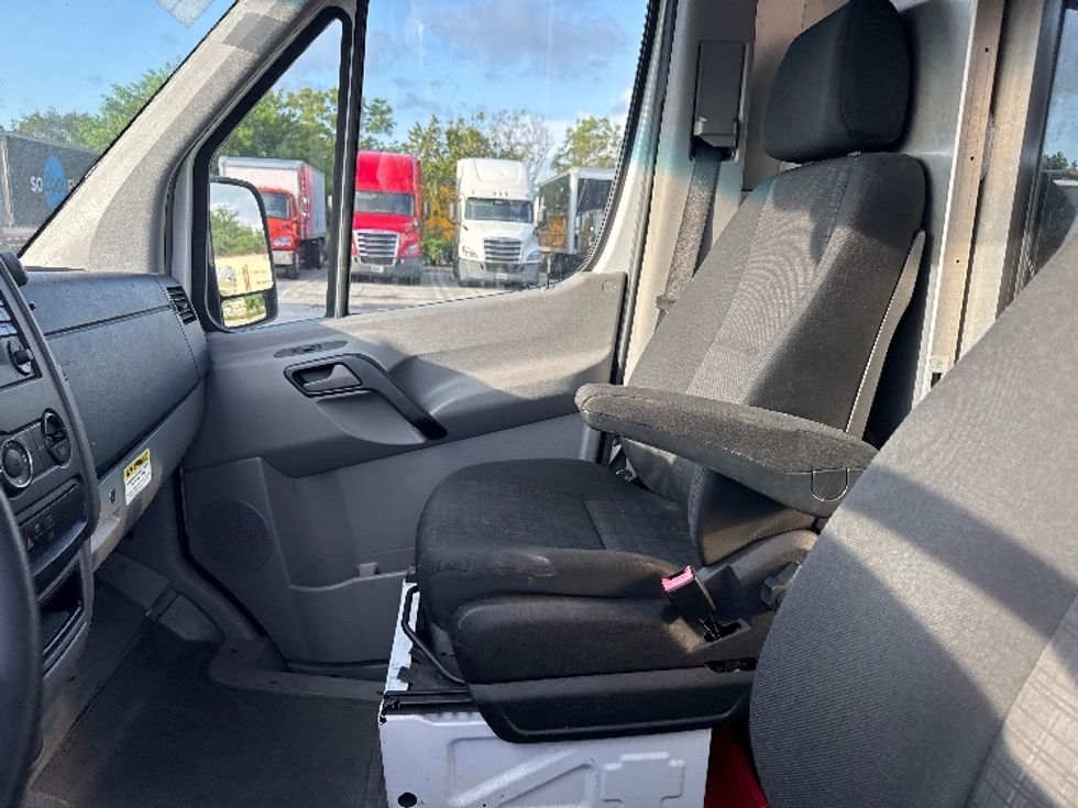 Cargo Van (Panel Van)-Light and Medium Duty Trucks-Mercedes-2018-Sprinter-Medley-FL-162,425\n\t\tmiles-$ 31,500 - Image 19