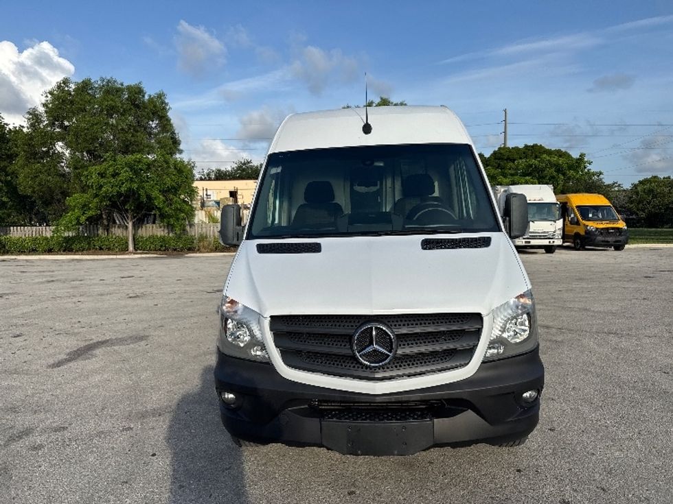 Cargo Van (Panel Van)-Light and Medium Duty Trucks-Mercedes-2018-Sprinter-Medley-FL-162,425\n\t\tmiles-$ 31,500 - Image 2