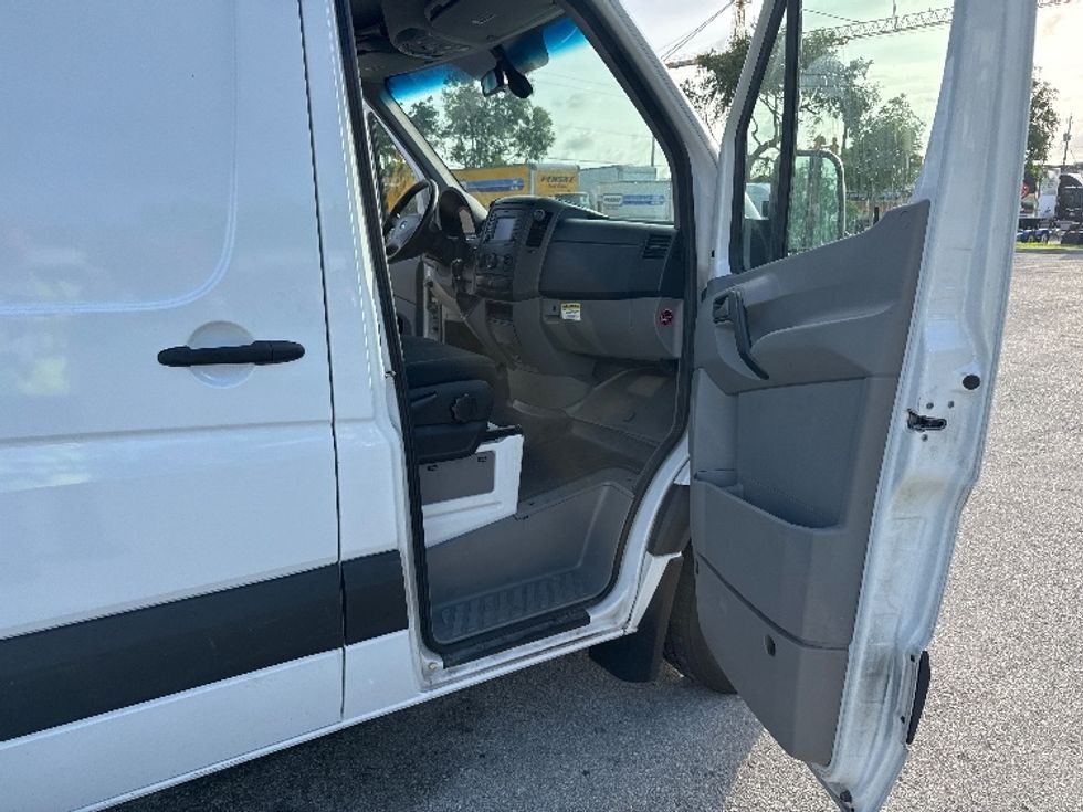 Cargo Van (Panel Van)-Light and Medium Duty Trucks-Mercedes-2018-Sprinter-Medley-FL-162,425\n\t\tmiles-$ 31,500 - Image 20