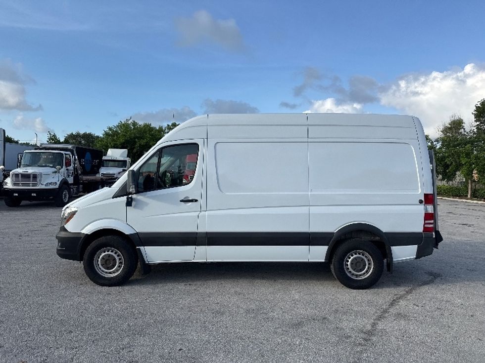 Cargo Van (Panel Van)-Light and Medium Duty Trucks-Mercedes-2018-Sprinter-Medley-FL-162,425\n\t\tmiles-$ 31,500 - Image 4
