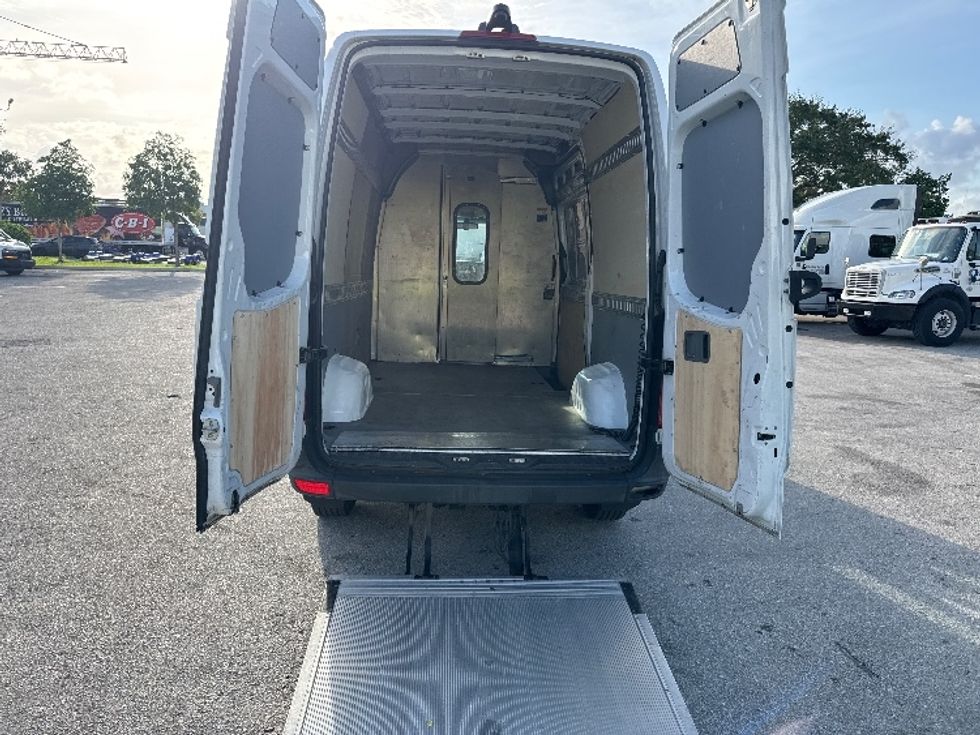 Cargo Van (Panel Van)-Light and Medium Duty Trucks-Mercedes-2018-Sprinter-Medley-FL-162,425\n\t\tmiles-$ 31,500 - Image 8