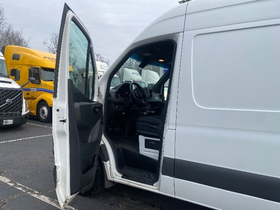 Cargo Van (Panel Van)-Light and Medium Duty Trucks-Mercedes-2019-Sprinter-Parsippany-NJ-116,948\n\t\tmiles-$ 37,500 - Image 16